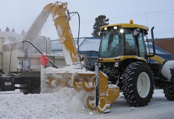 Snowplough removing snow 